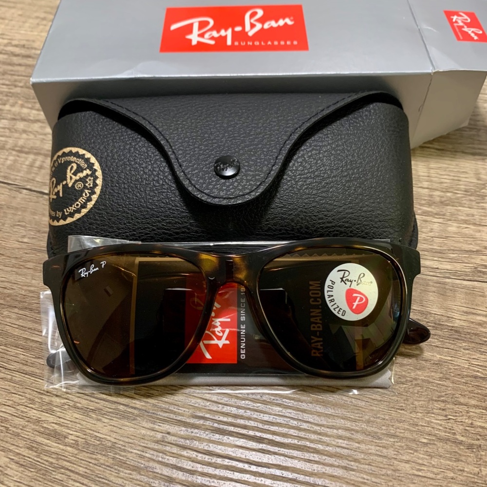 NWT polarized Ray-Ban Wayfarer sunglasses